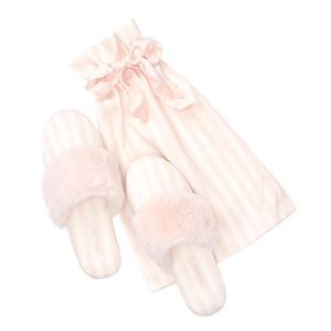Brand NWT Victoria’s Secret Signature Slipper